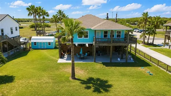 2106 S Young Street, Rockport, TX 78382