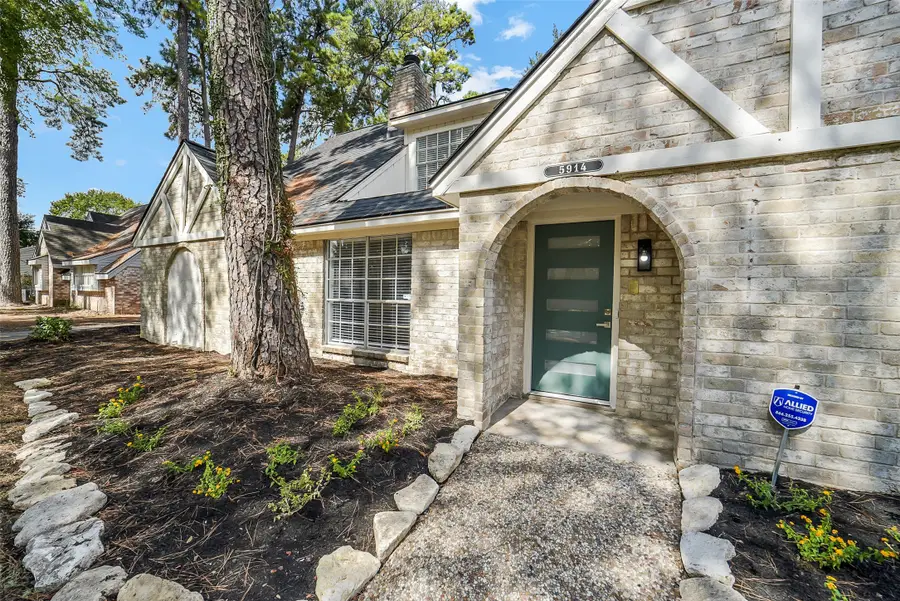 5914 Pebble Springs Drive, Houston, TX 77066 - Image #2
