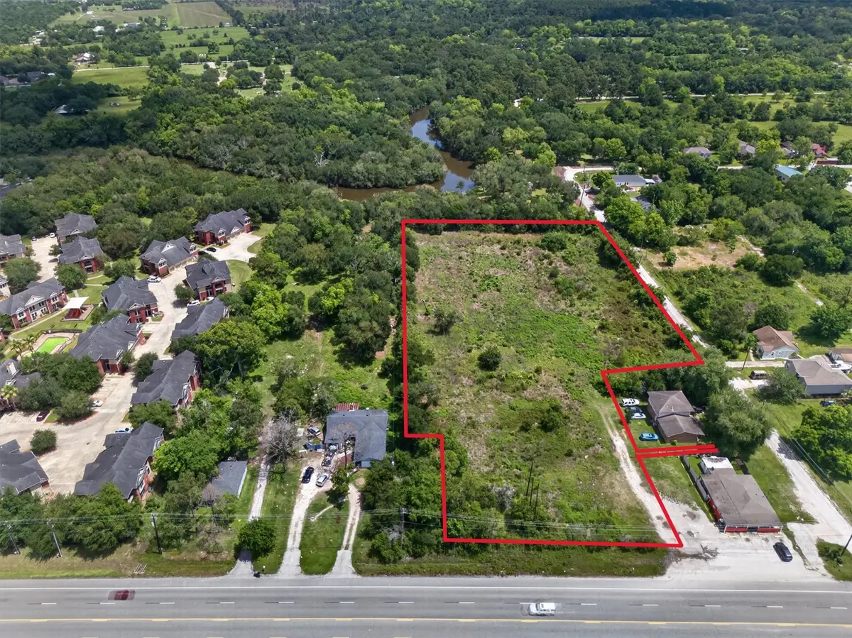 7204 Highway 6, Hitchcock, TX 77563 - #1