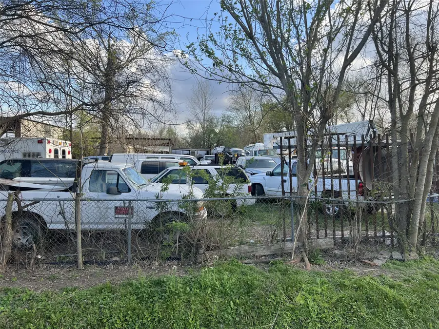 380 Airway Drive, Houston, TX 77037 - #2