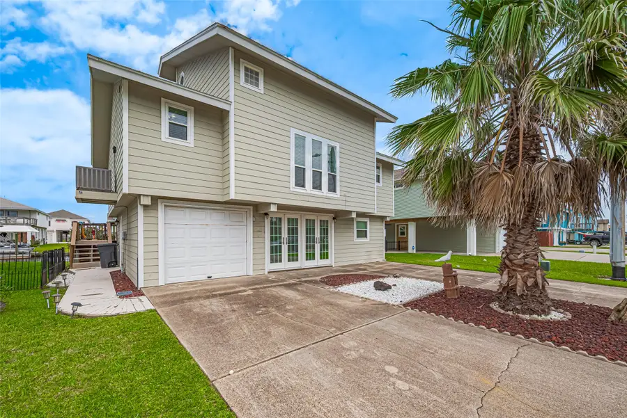 1016 Redfish Street, Hitchcock, TX 77563 - Image #3