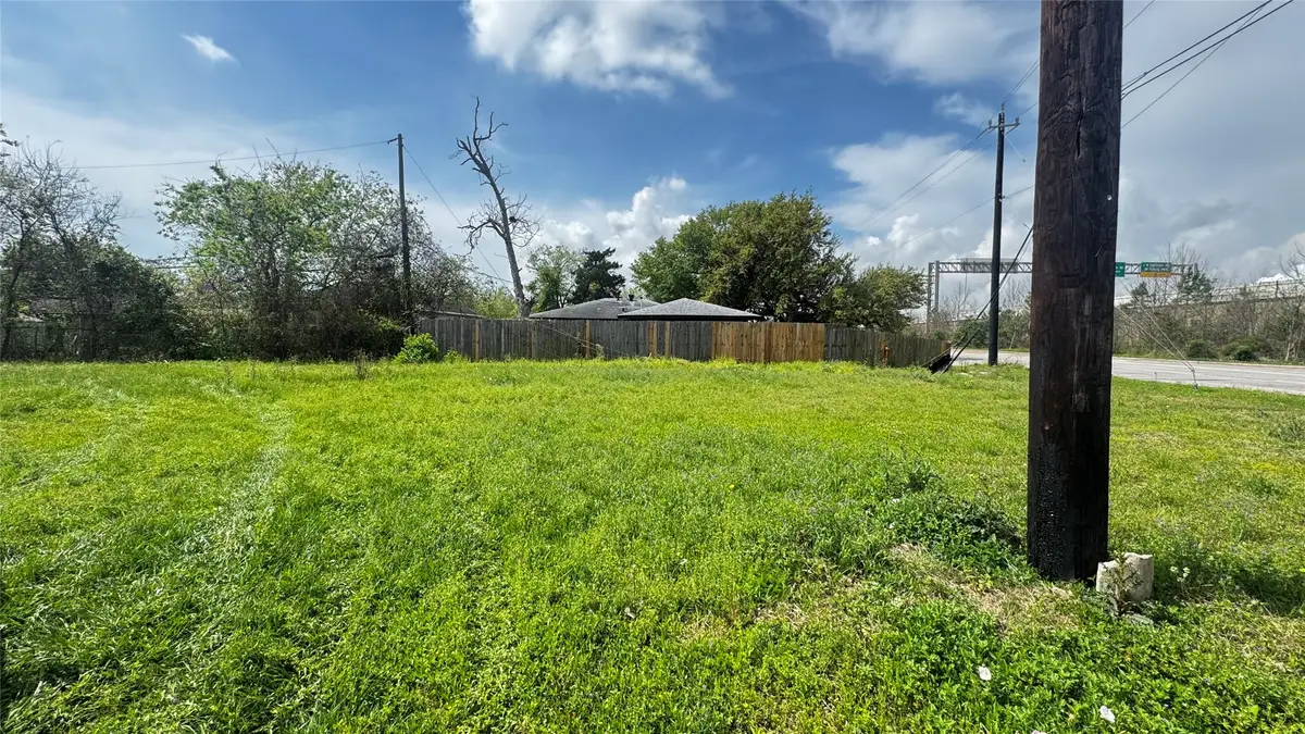 2109 W Texas Avenue, Baytown, TX 77520 - #1