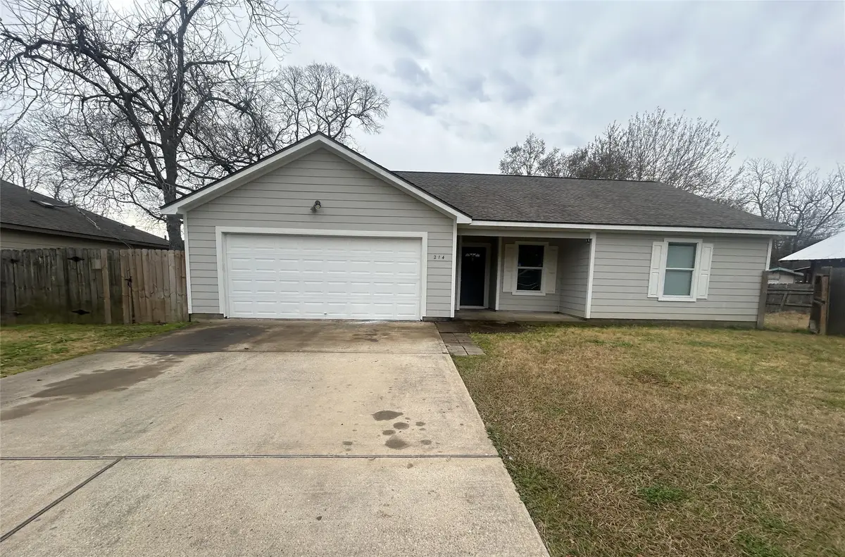 214 N 3rd Street, Sealy, TX 77474 - #1
