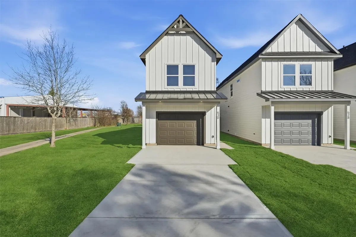 530 N 4th Street, La Porte, TX 77571 - #1