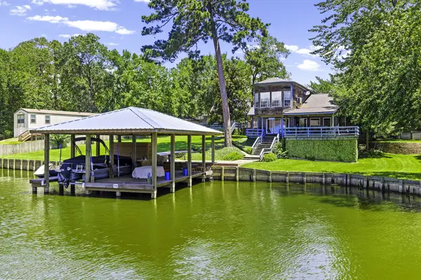 305 Lakeshore Dr, Onalaska, TX 77360