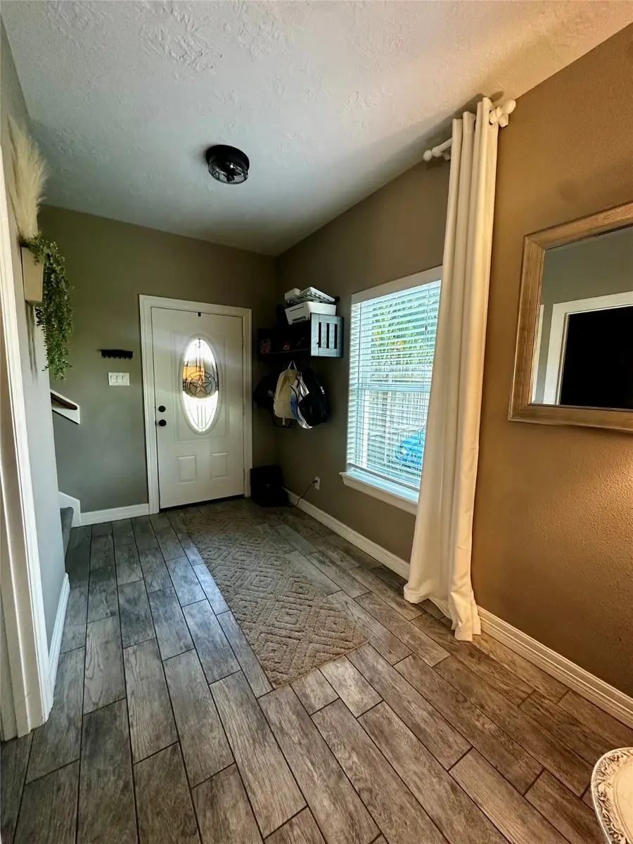 405 N Amherst Drive, West Columbia, TX 77486 - Image #3