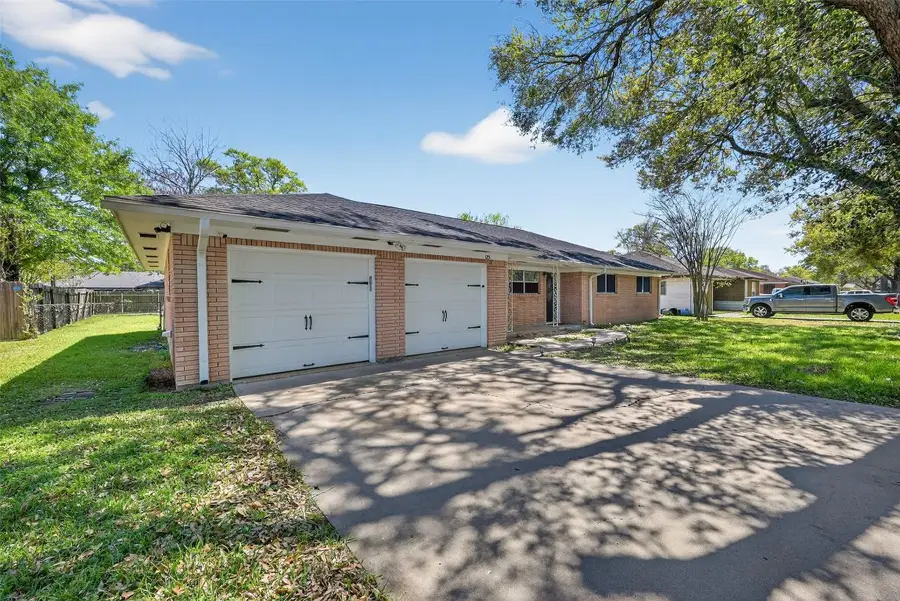 1215 Lawrence Street, Rosenberg, TX 77471 - #3