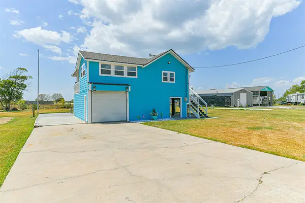 1041 N Monkhouse Drive, Crystal Beach, TX 77650