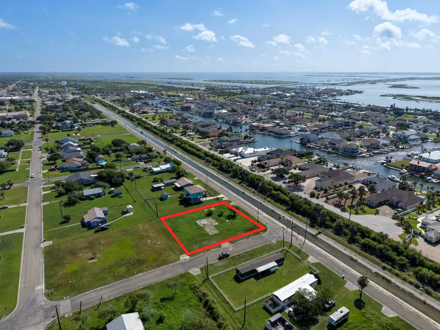 260 E Deberry Avenue, Aransas Pass, TX 78336 - #2