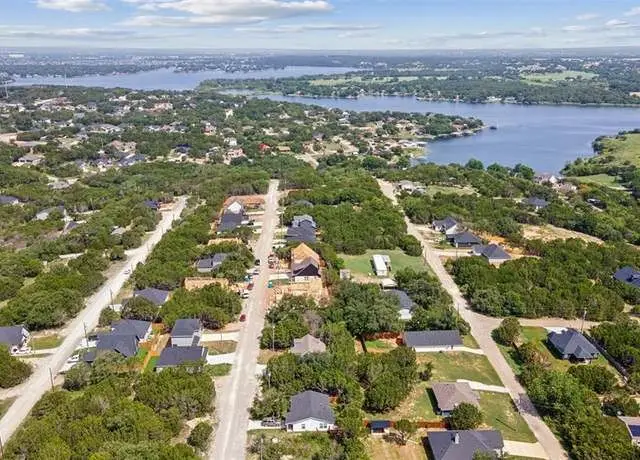 2707 Lakeridge Court, Granbury, TX 76048 - Image #3