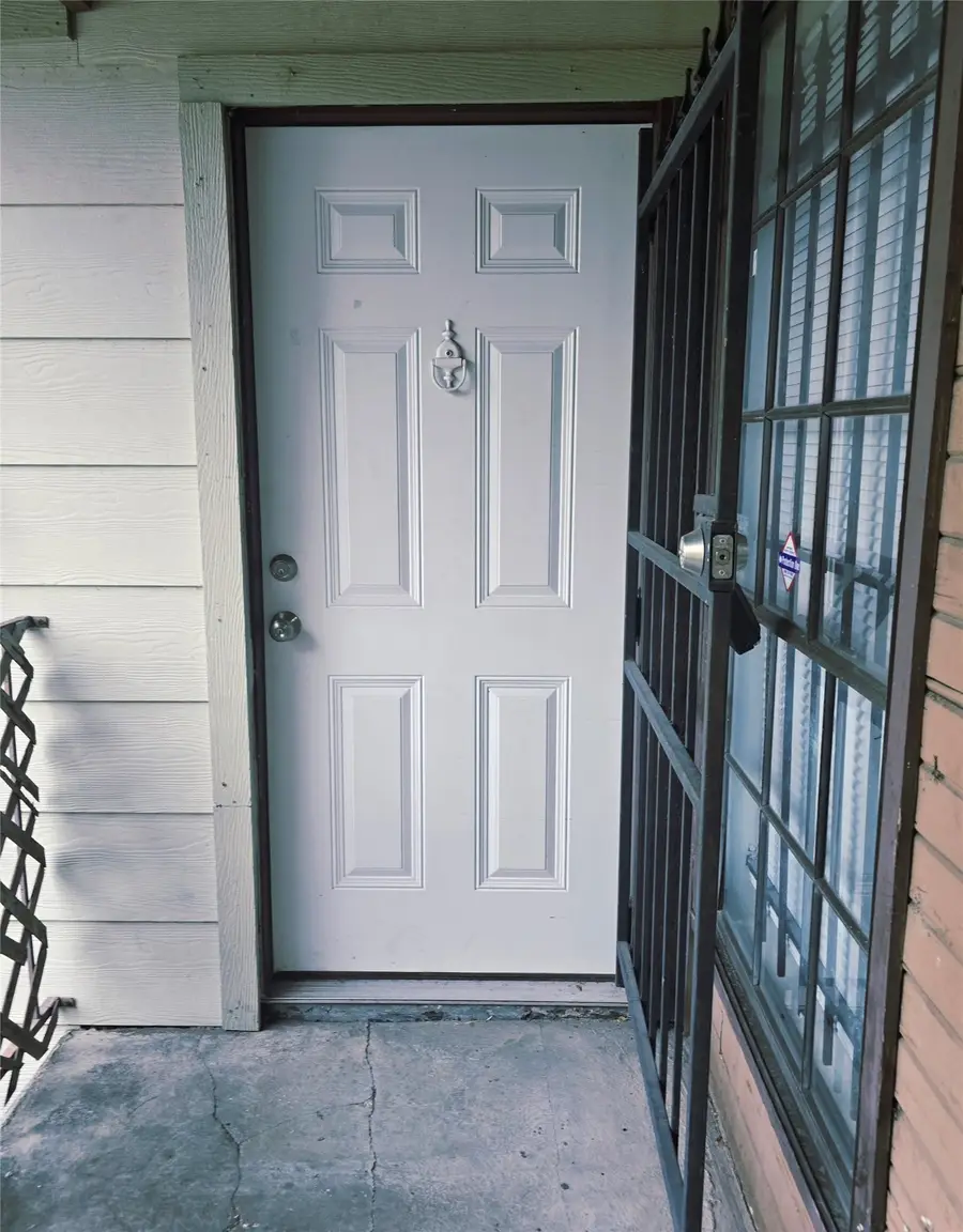 9090 S Braeswood Boulevard #74, Houston, TX 77074 - Image #2