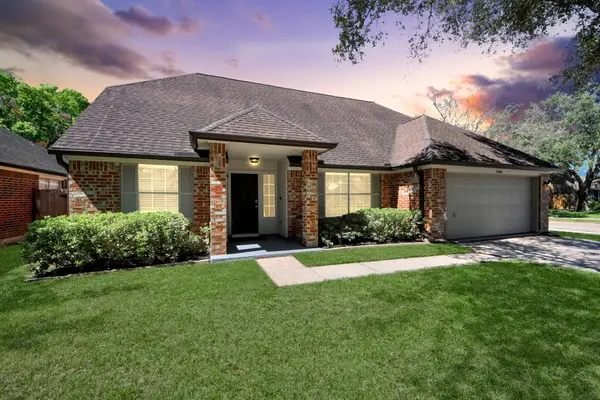 2506 Foxden Drive, Pearland, TX 77584