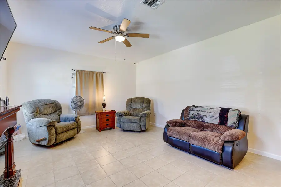 4423 Perez Street, Stafford, TX 77477 - Image #2