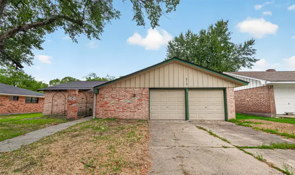 215 Crest Hill Drive, Conroe, TX 77301