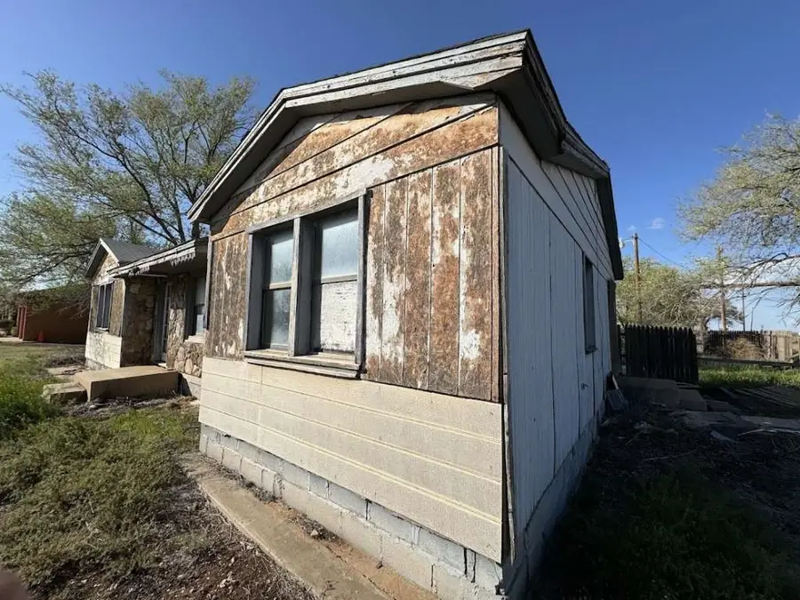 200 W 2nd Street, Edmonson, TX 79032 - #2