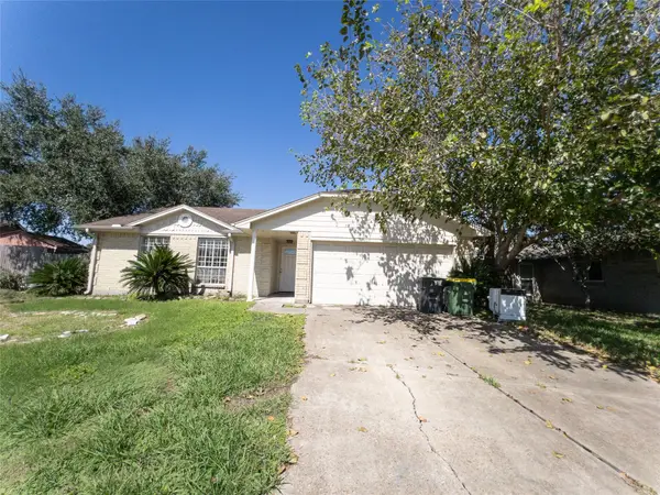 2907 Helmsley Drive, Pearland, TX 77584