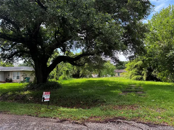 229 Nanlee Street, La Marque, TX 77568
