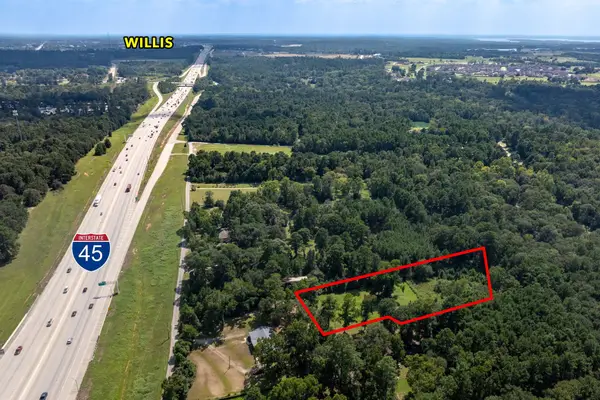 15859 Shatterway Lane, Willis, TX 77318