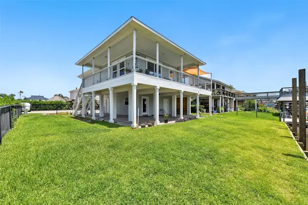 1127 Redfish Street, Bayou Vista, TX 77563