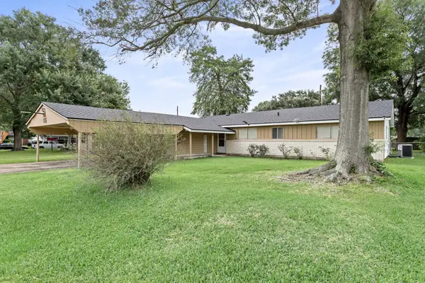 135 Ferndale Lane, Beaumont, TX 77707