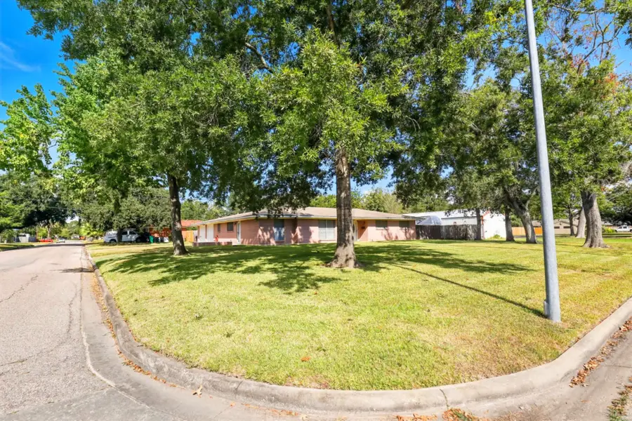 2000 E Fayle Street, Baytown, TX 77520 - Image #3