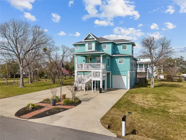 114 Baywood Street, Shoreacres, TX 77571