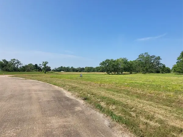 75 Conestoga Trl, Angleton, TX 77515