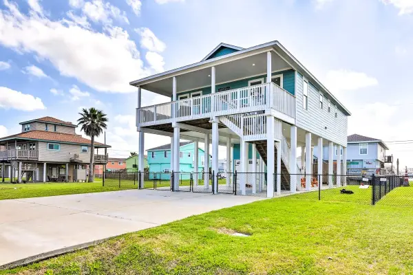 4022 Fort Bend Drive, Galveston, TX 77554