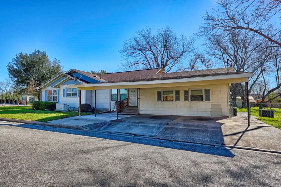 122 Ave E, Shiner, TX 77984 - Image #3