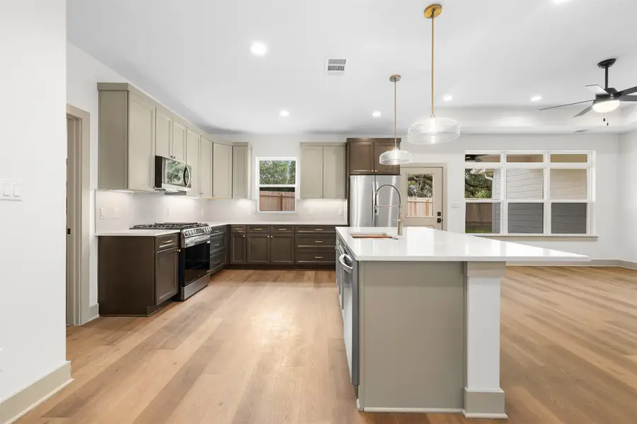 271 S College Street, La Grange, TX 78945 - Image #2