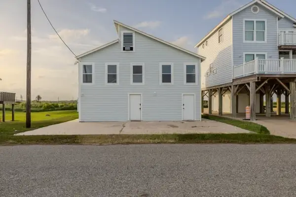 207 Beachfront Drive, Matagorda, TX 77457