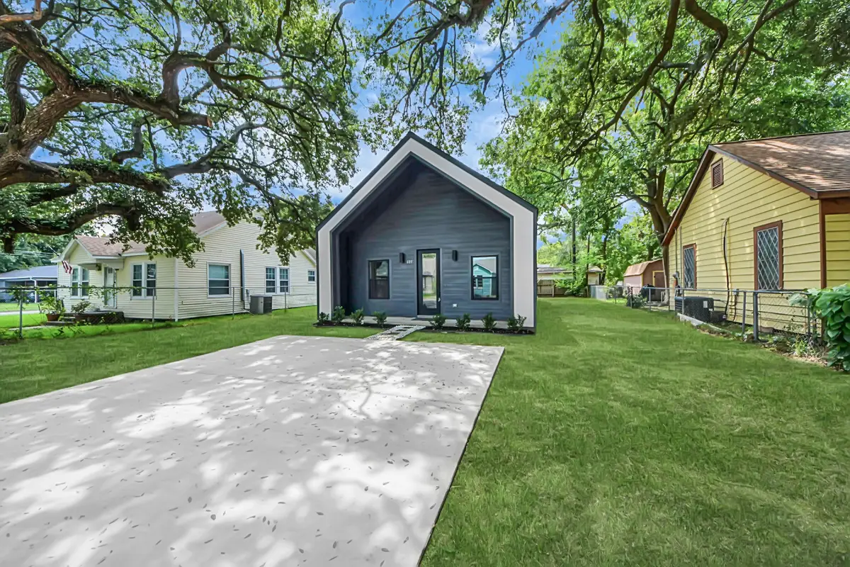 605 E Murrill Ave, Baytown, TX 77520 - Image #1