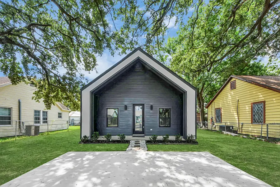 605 E Murrill Ave, Baytown, TX 77520 - Image #2