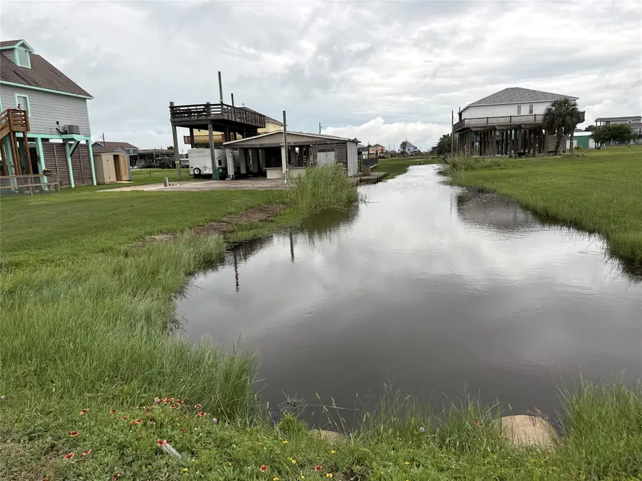 947 S Selwyn Road, Crystal Beach, TX 77650 - #2