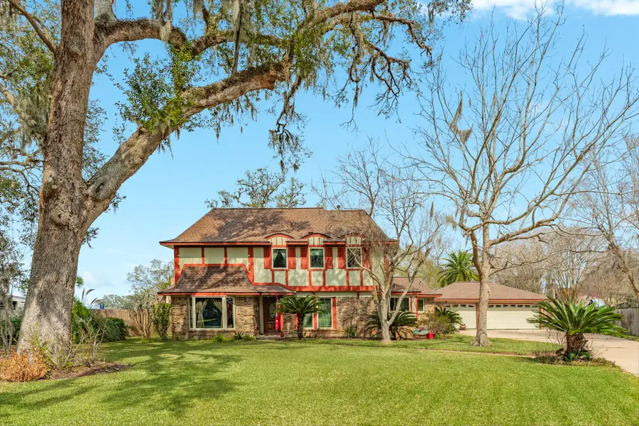 304 Arrowwood Street, Lake Jackson, TX 77566 - #2