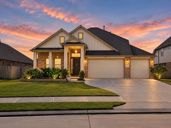 14918 Lake Shore Avenue, Mont Belvieu, TX 77523
