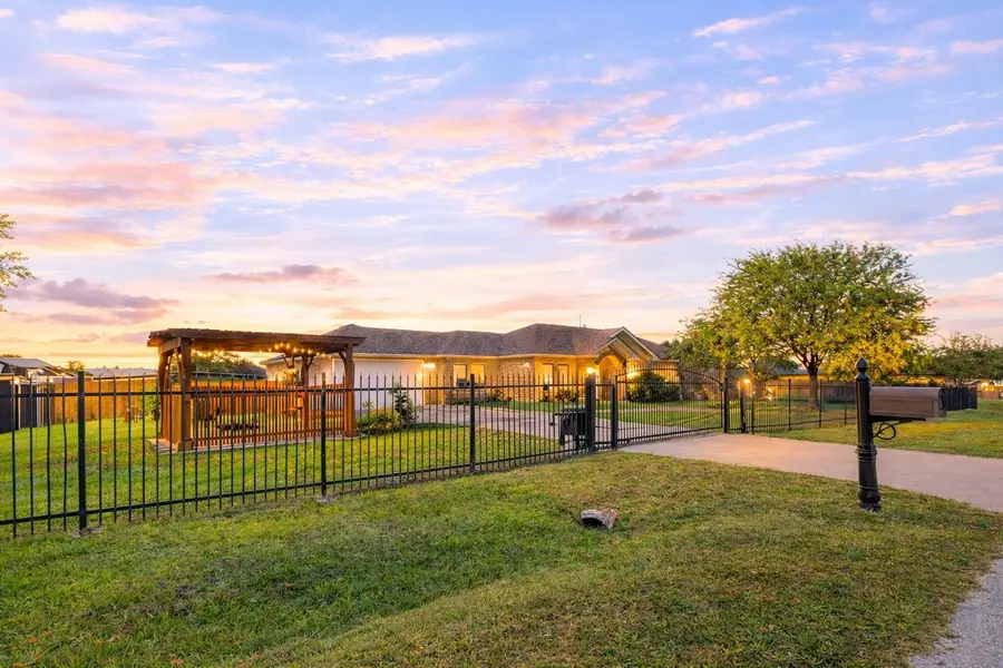 319 Pinedale Ave, Arcola, TX 77583 - #2