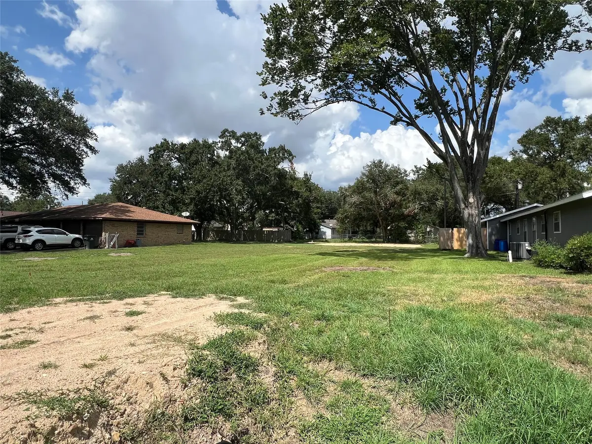 707 S Washington Street, El Campo, TX 77437 - Image #1