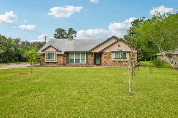 401 Southern Oaks Drive, Lake Jackson, TX 77566