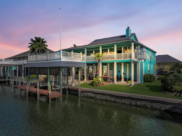 1101 Fountain View Drive, Crystal Beach, TX 77650