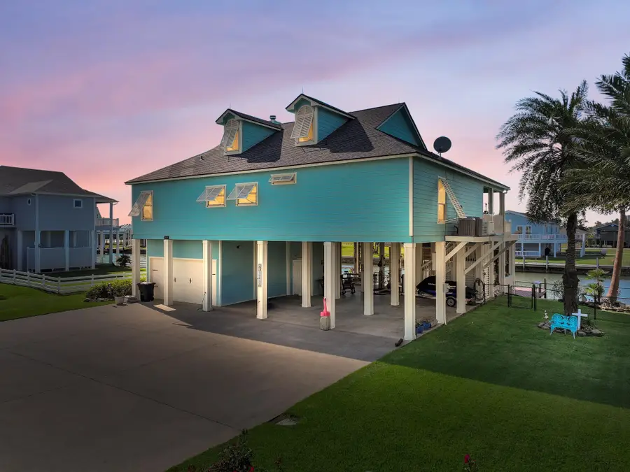 1101 Fountain View Drive, Crystal Beach, TX 77650 - Image #2