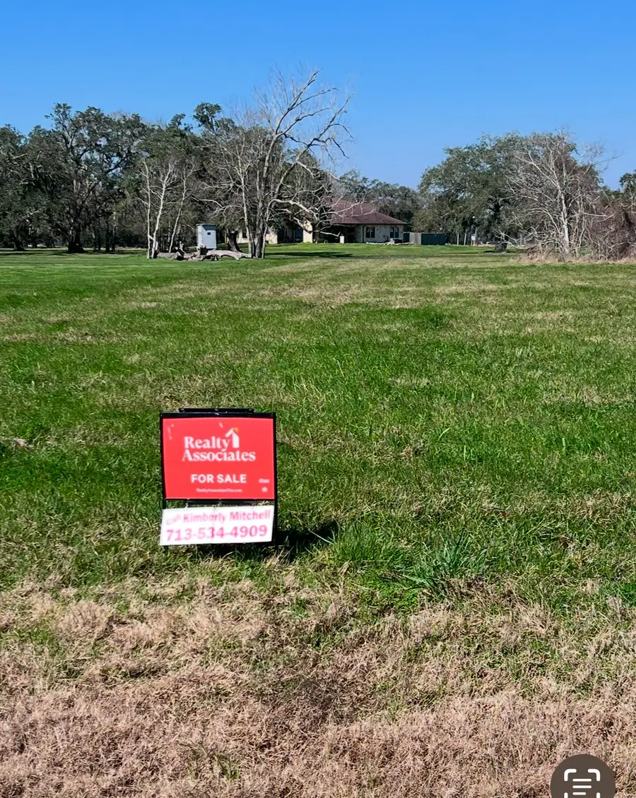 562 Mill Road, Angleton, TX 77515 - Image #3