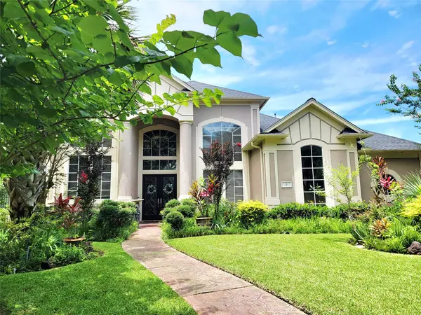 9 Camden Court, Sugar Land, TX 77479