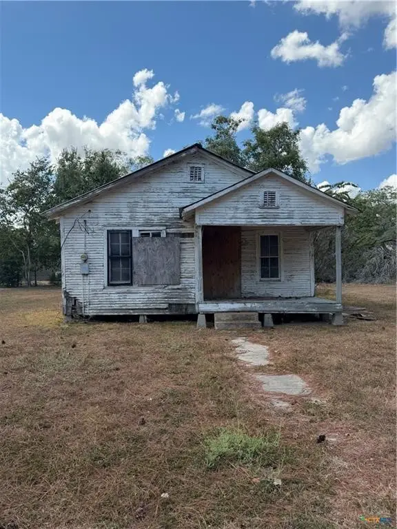 415 W Hamilton St, Cuero, TX 77954