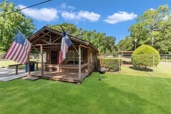 15726 Holly Dr, Montgomery, TX 77356