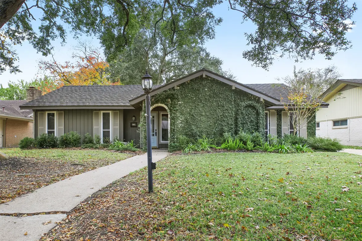 18306 Barbuda Lane, Houston, TX 77058 - Image #1