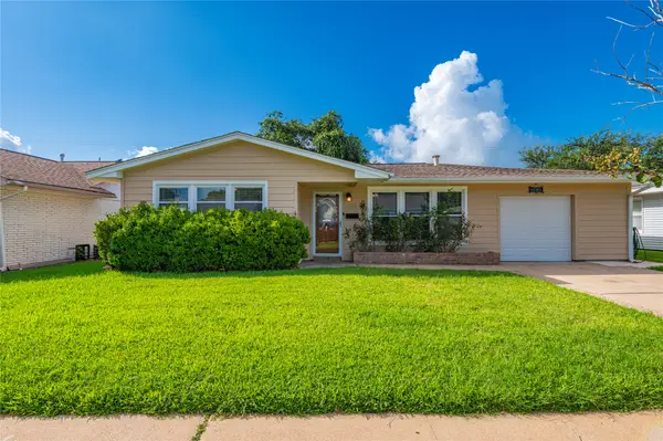 7109 Poplar Drive, Galveston, TX 77551