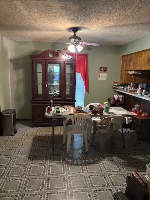 21 N Avenue D, Freeport, TX 77541