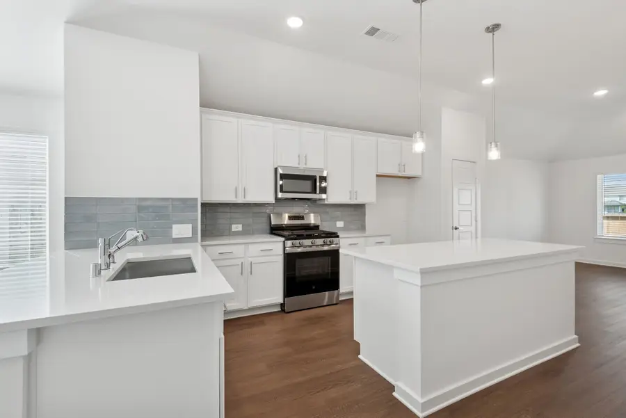 118 Spring Rose Drive, Magnolia, TX 77354 - Image #2