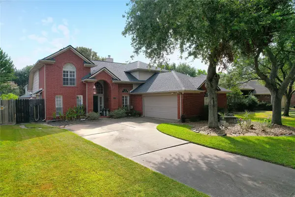 110 Cloudbridge Drive, League City, TX 77573